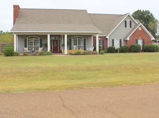 109 Crestview Cir, Columbus, MS 39702