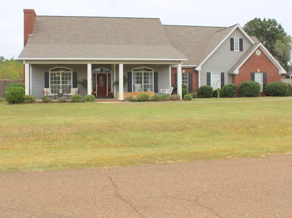 109 Crestview Cir, Columbus, MS 39702