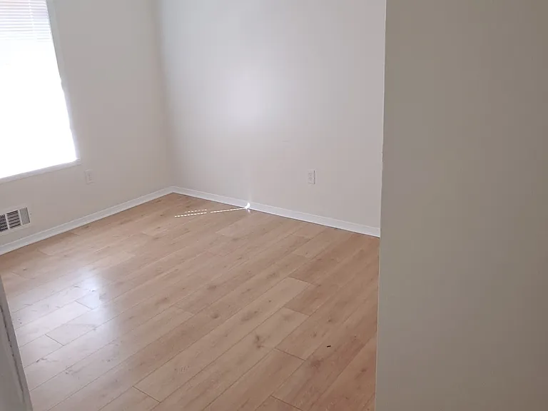 5513 Hadrian Ct — Photo 10