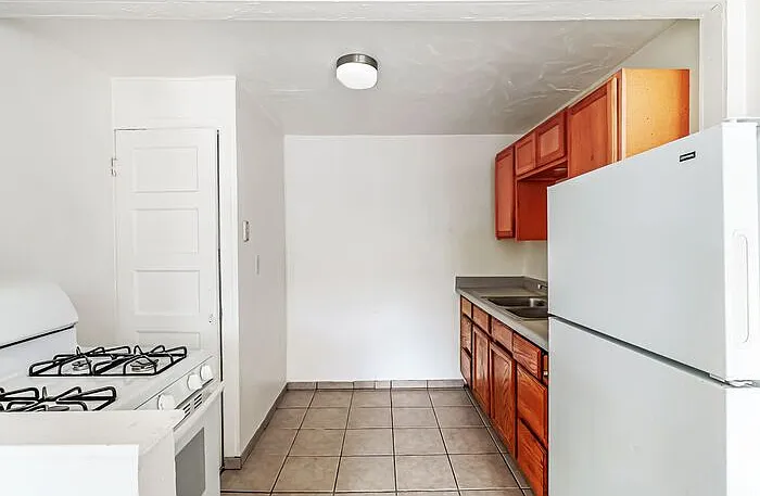 135 S 10th St #2 — Photo 8