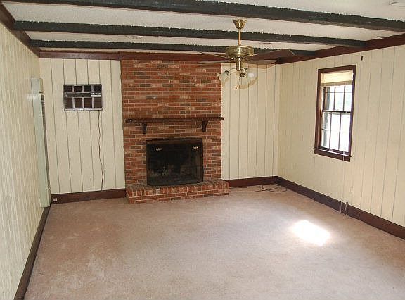 4th image of 3723 Columbia Dr