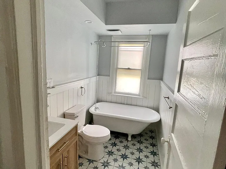 290 Hoyt St #1 — Photo 2