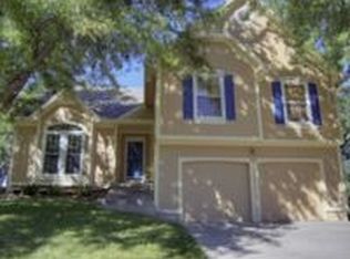 723 N Sumac Dr, Olathe, KS 66061