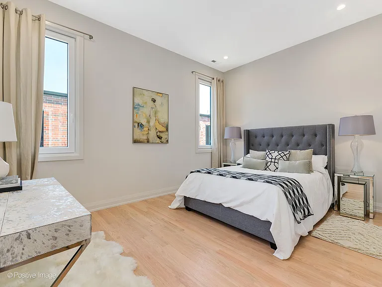 2347 W Morse Ave — Photo 16