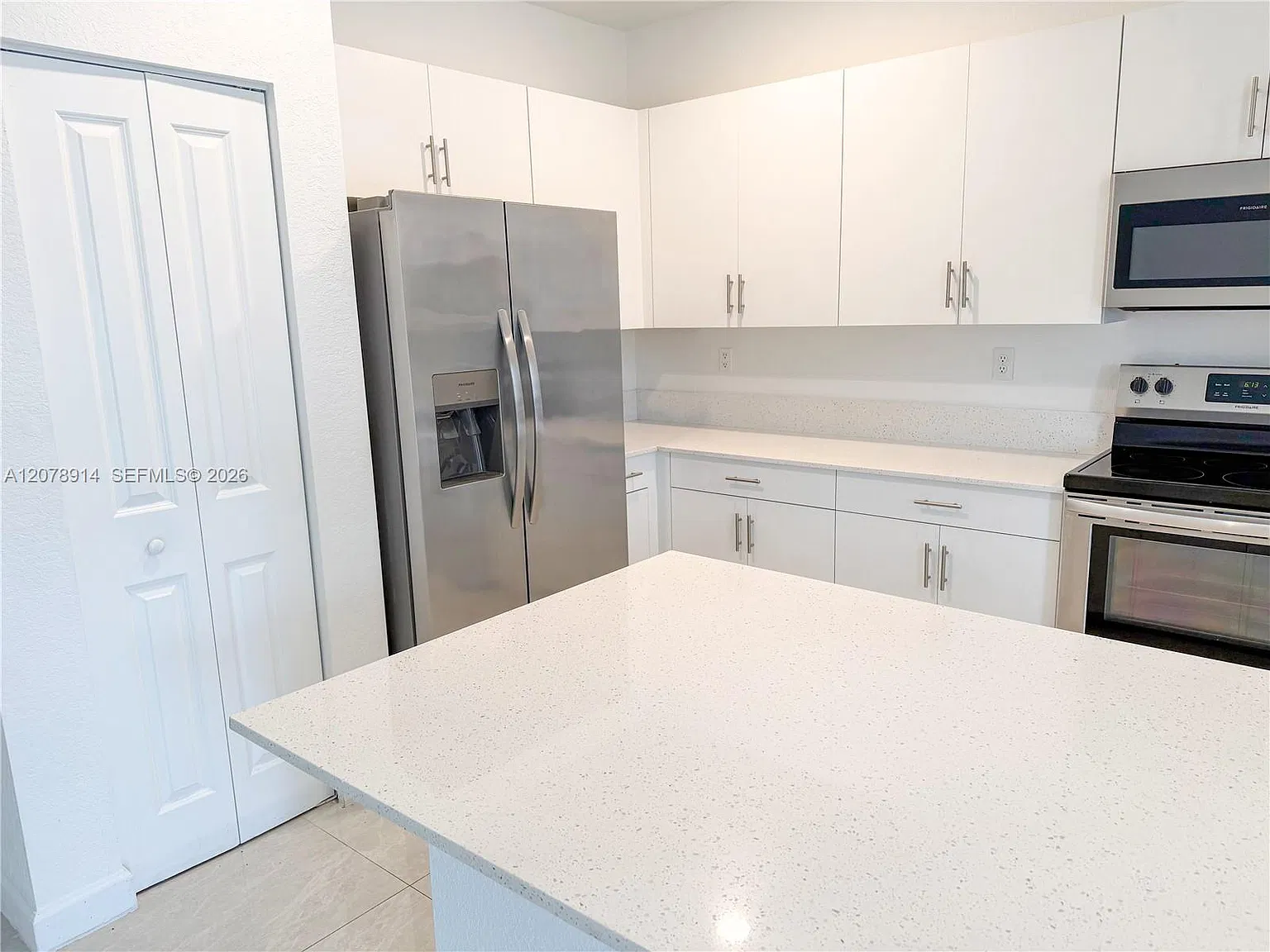 4 bed, 3.5 bath, 3094 sqft, $4,200 — Photo 3