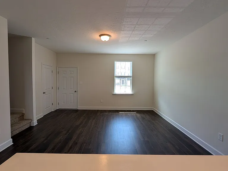 109 Holstein Dr — Photo 6