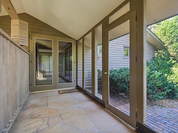 3rd image of 719 Harriet Ave