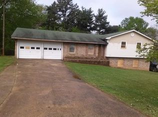 270 Castlegate Cir, Carrollton, GA 30116