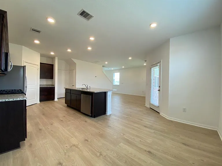 225 Saide St — Photo 8