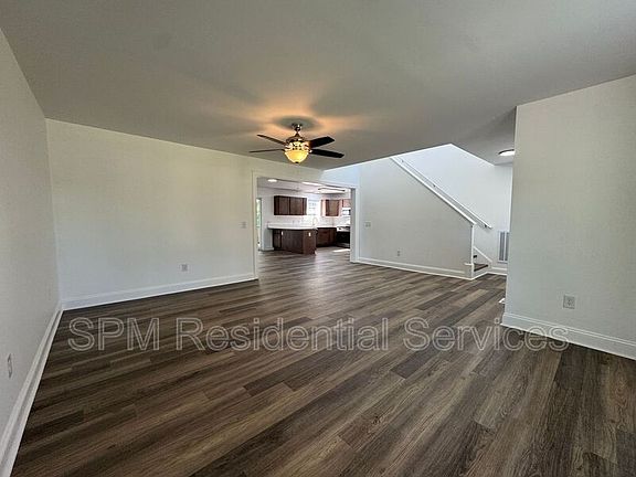 4th image of 106 N Crestwood Dr