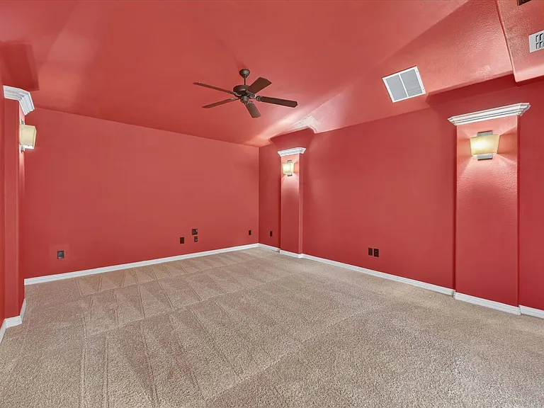 7675 Dotter Dr — Photo 23