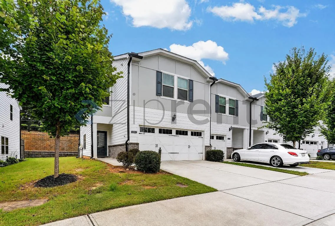 3 bed, 2.5 bath, 1818 sqft, $2,475 — Photo 2