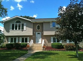 7632 Hanley St, Schererville, IN 46375