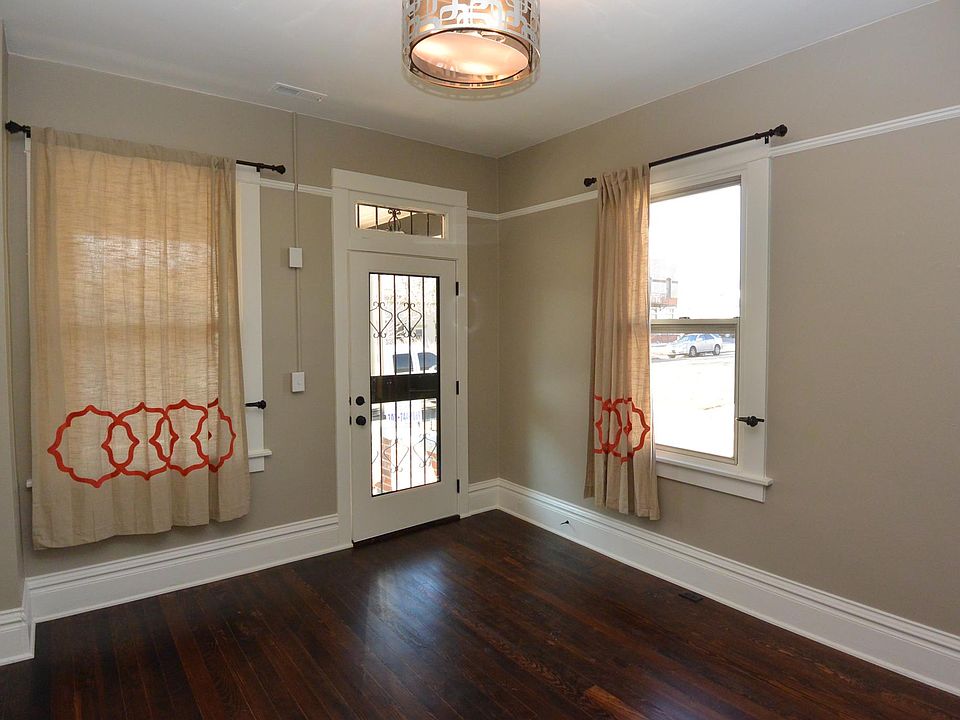 2nd image of 3634 N Mariposa St