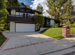 4225 Ellenita Ave, Tarzana, CA 91356