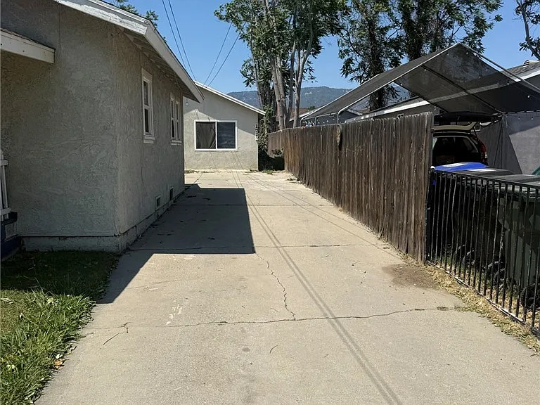 174 W Magnolia Ave — Photo 3