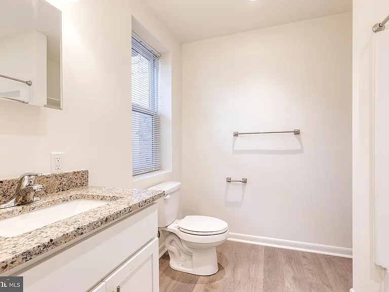 714 S Broadway — Photo 11