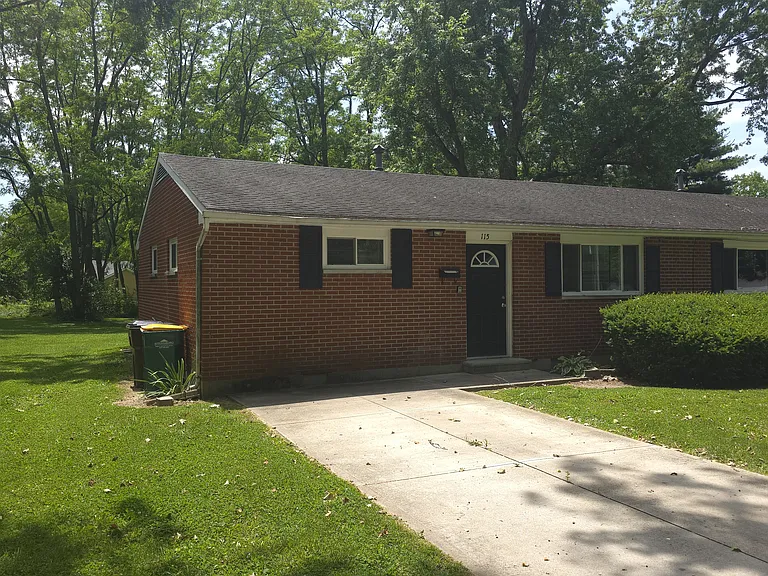 115 Elmwood Dr — Photo 2