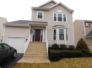 111 Arrowhead Dr, Burlington, NJ 08016