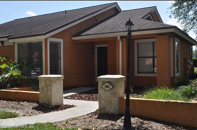 1st image of 922B Shoreline Cir #B