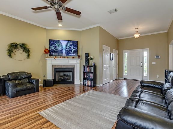 3rd image of 4208 Macon Cir