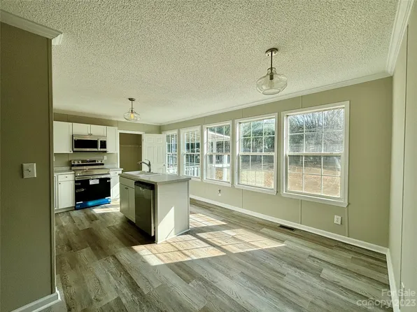 2144 Satterwhite Cir, Granite Falls, NC 28630