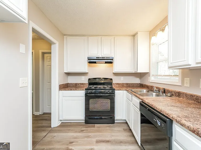 2704 Laurel View Dr — Photo 8