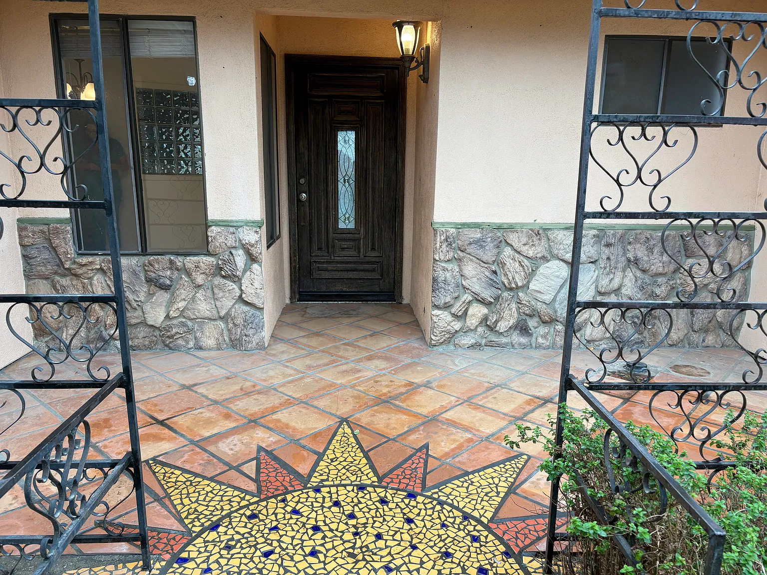 3 bed, 1334 sqft, $2,300 — Photo 2