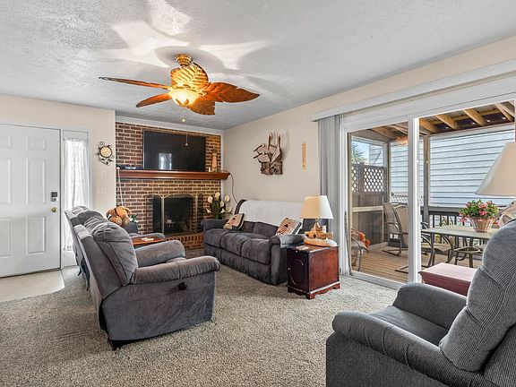 4th image of 2707 Hillside Dr. S #8