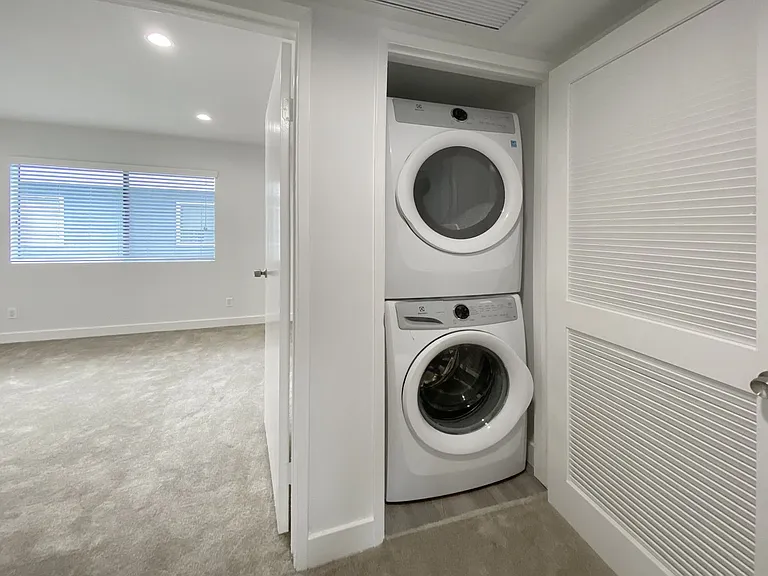 2 Bed, 2.5 Bath Townhouse Unit * North Glendale * Washer Dryer — Photo 14