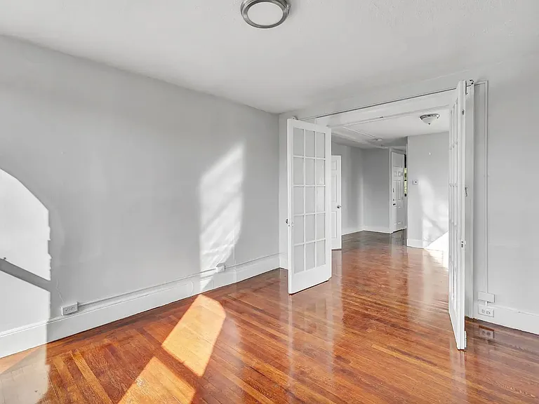33 Howe St #3R — Photo 5