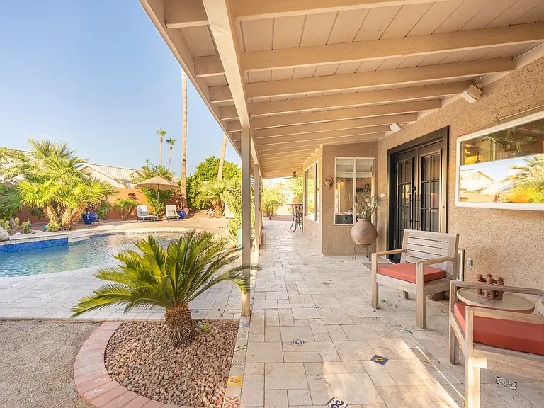 372 W Amoroso Dr — Photo 30