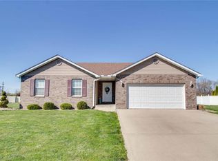 5906 Rosebud Ln, Godfrey, IL 62035