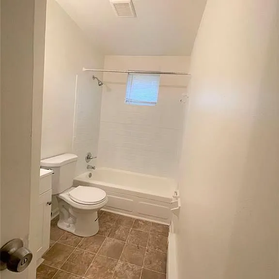 2108 Pond Ln — Photo 6