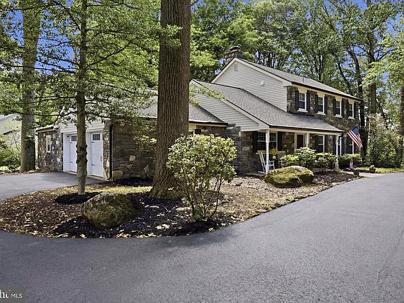 2nd image of 401 Walnut Hill Rd