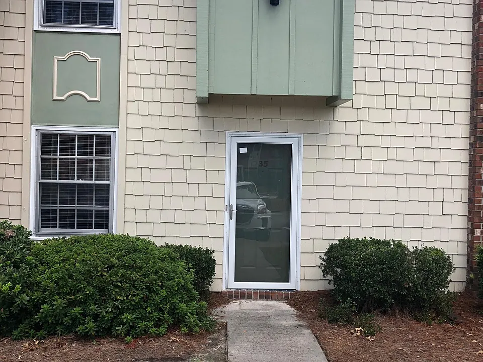 455 Mall Blvd #35