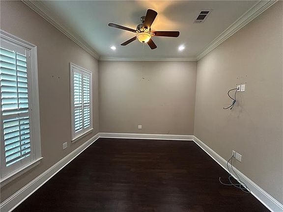 5th image of 715 Winterberry Dr