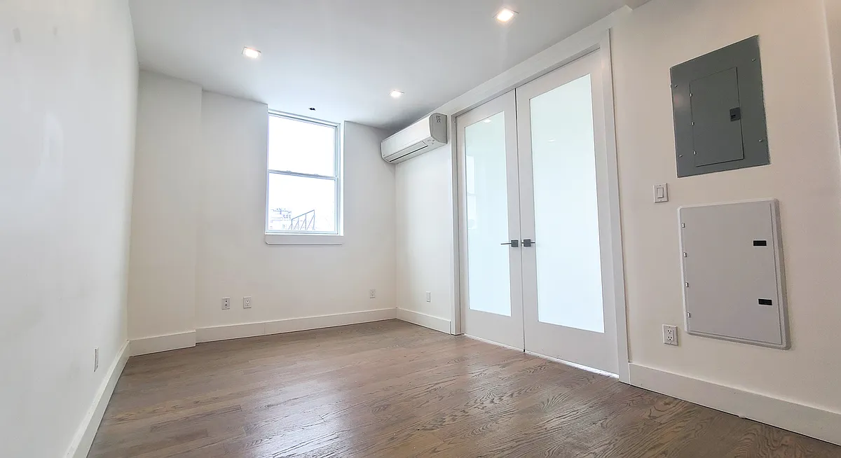 Building Photo - 2445 Olinville Ave #2F