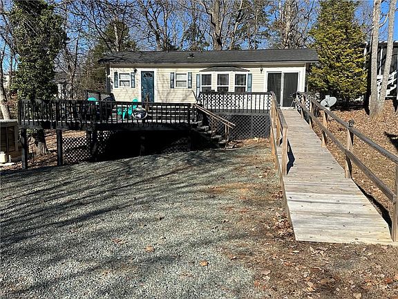 2nd image of 112 N Cardinal Dr