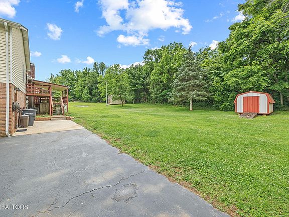 5th image of 1036 Hawthorn Dr