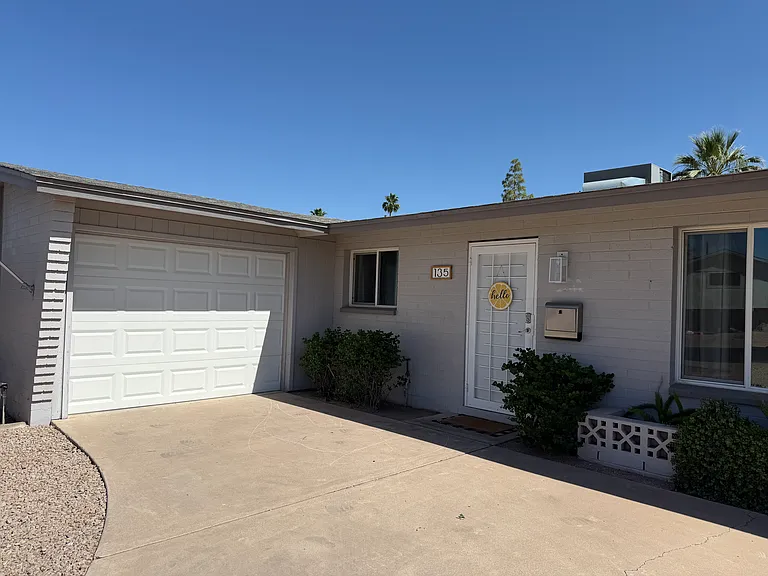 135 E Ellis Dr — Photo 3