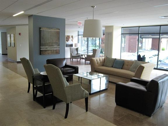 5th image of 60 Longwood Ave #2