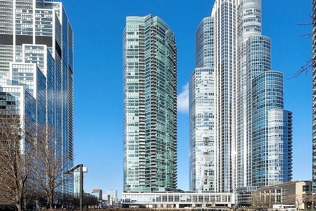 1st image of 1201 S Prairie Ave #1202