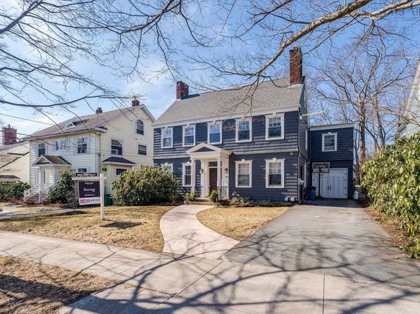1936 Bloomingdale Ter, Halifax, NS B3H 4E5