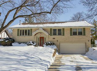 1S755 Taylor Rd, Glen Ellyn, IL 60137