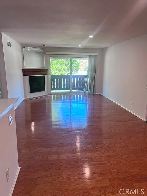 3 bed, 1165 sqft, $3,500 — Photo 2
