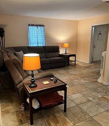 5th image of 106 Llano Dr