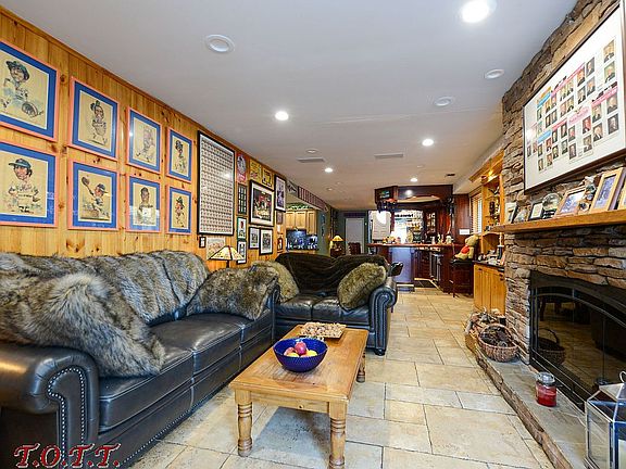 2nd image of 2744 Arkansas Dr