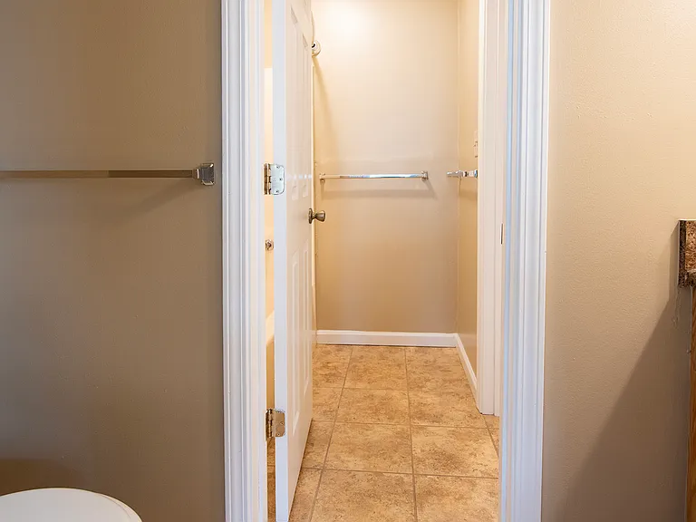 Willow Run Apartments — Photo 36
