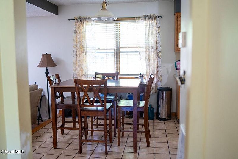 5th image of 817 Lishakill Road